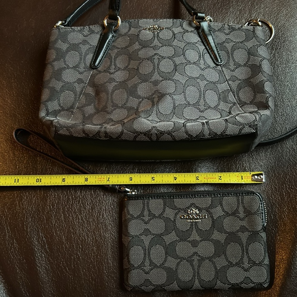 Coach crossbody bag and matching wristlet - Picture 12 of 15